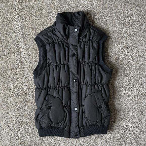 Ashley Outerwear Faux Fur Hooded Vest - Picture 4 of 15